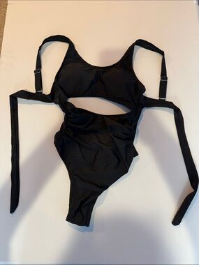 Vimpunec Black Cutout One-Piece Swimsuit Bathing Suit Small NWT